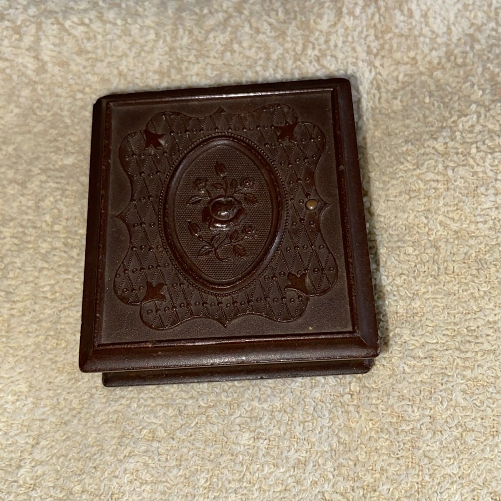 Victorian 1850s Thermoplastic Daguerreotype Photo Genuine Union Case